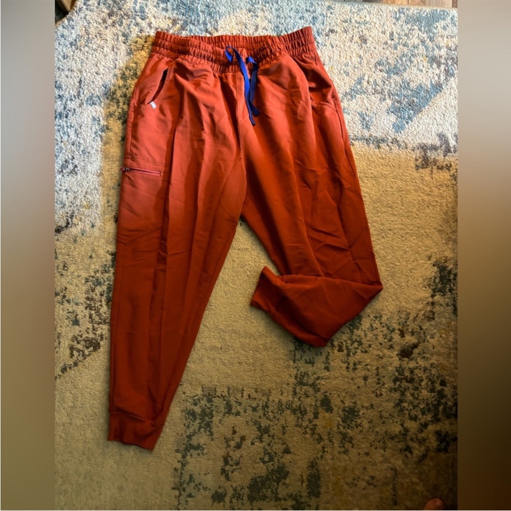 Figs joggers burnt orange Large Petite